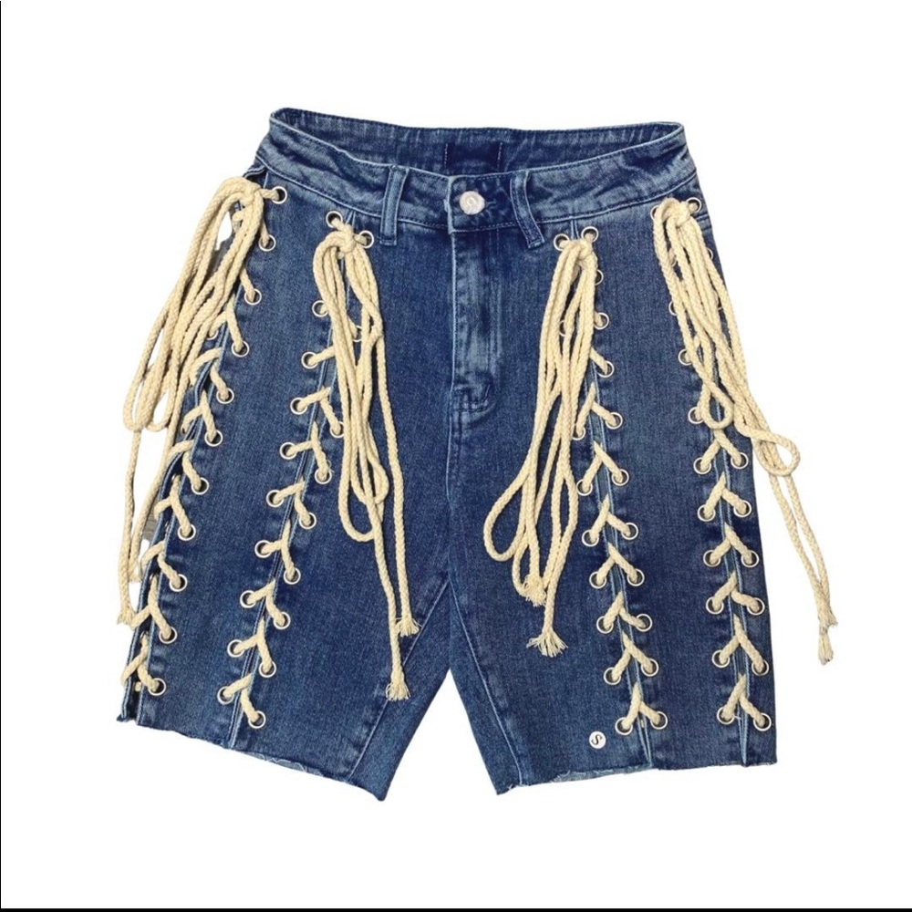 Lace me up Bermuda shorts
